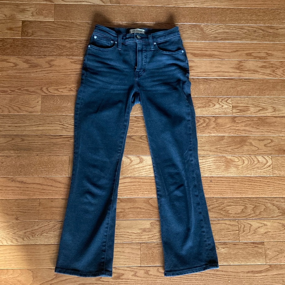 Madewell Mid-rise kick out jean in black